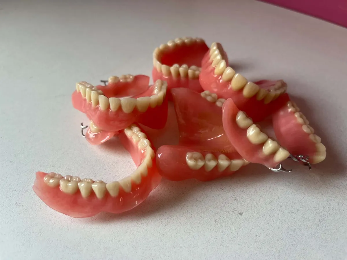 Prothèses amovibles complètes et partielles réalisées par le laboratoire CR Dental